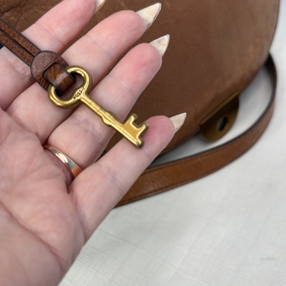 Fossil Emi leather saddle bag in British tan - Picture 5 of 10